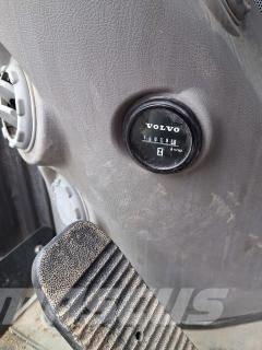 Volvo EW 205 D Pelle sur pneus