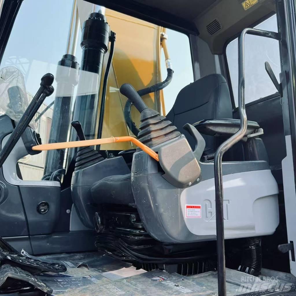 CAT 320 D2 L Pelle sur chenilles