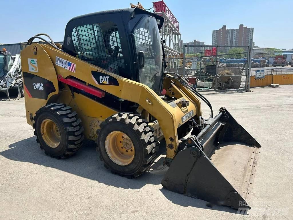 CAT 246 C Chargeuse compacte