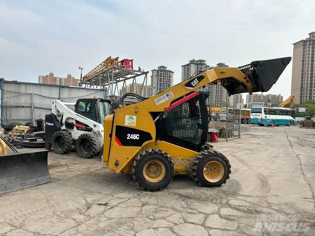 CAT 246 C Chargeuse compacte