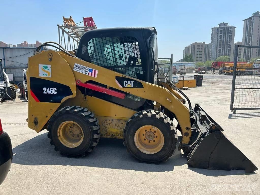 CAT 246 C Chargeuse compacte