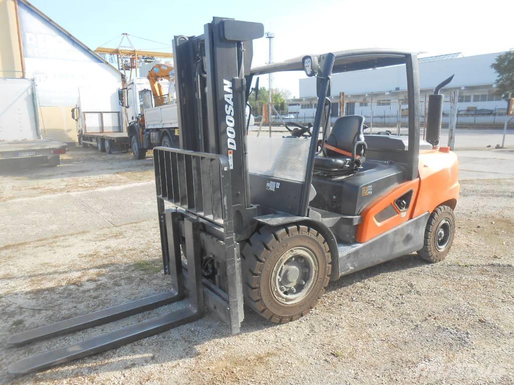 Doosan D50 SC-09 Chariots diesel