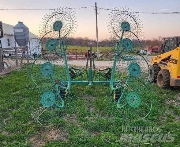 John Deere 702 Rateau faneur