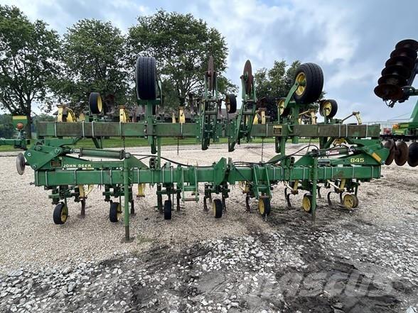 John Deere 845 Décompacteur, sarcleur