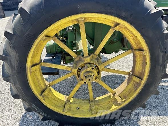 John Deere B Tracteur