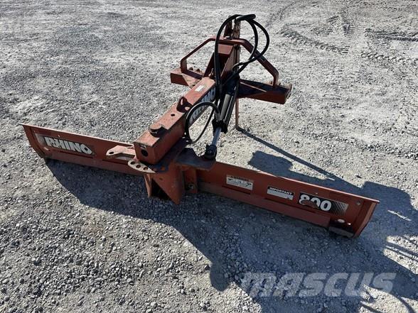 Rhino R800 Autres équipements pour tracteur