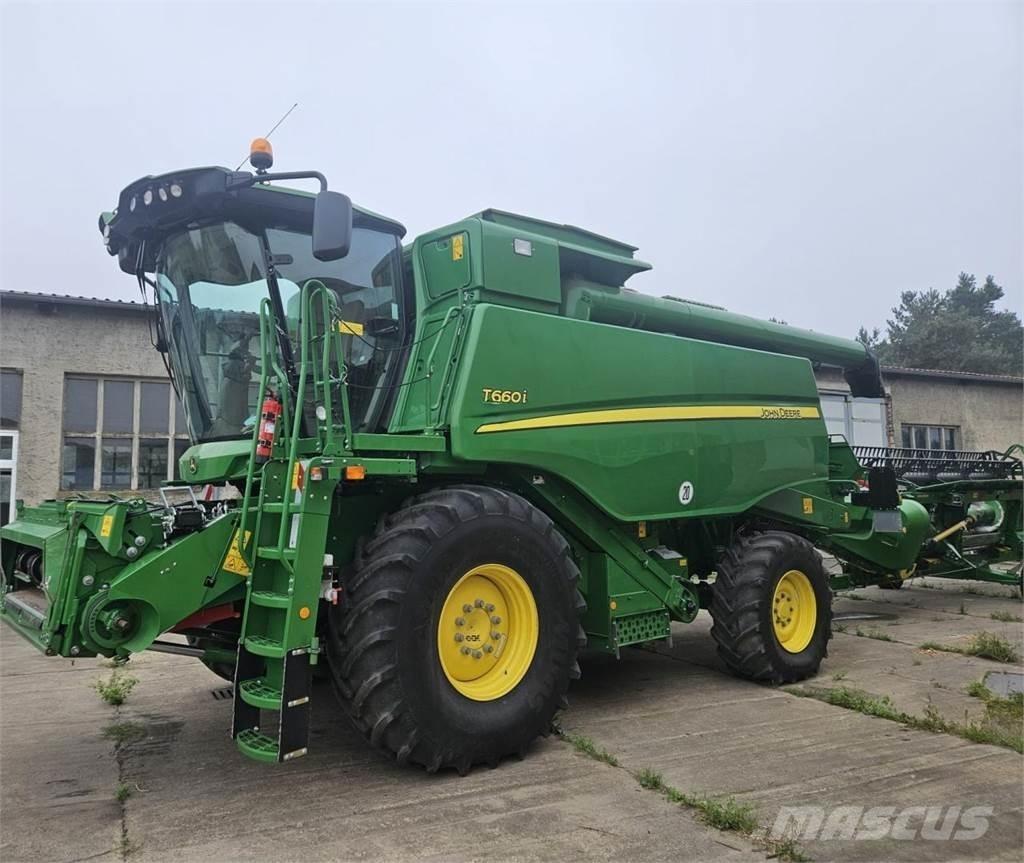 John Deere T 660i Moissonneuse batteuse