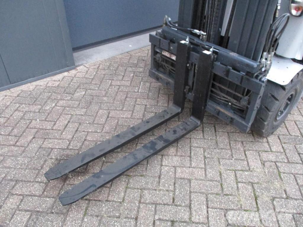 Still RX 60-25 Chariots élévateurs électriques