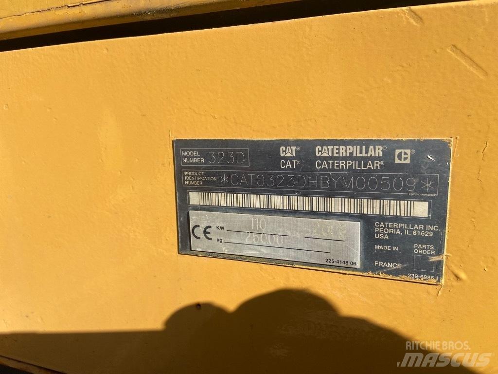 CAT 323 D Pelle sur chenilles