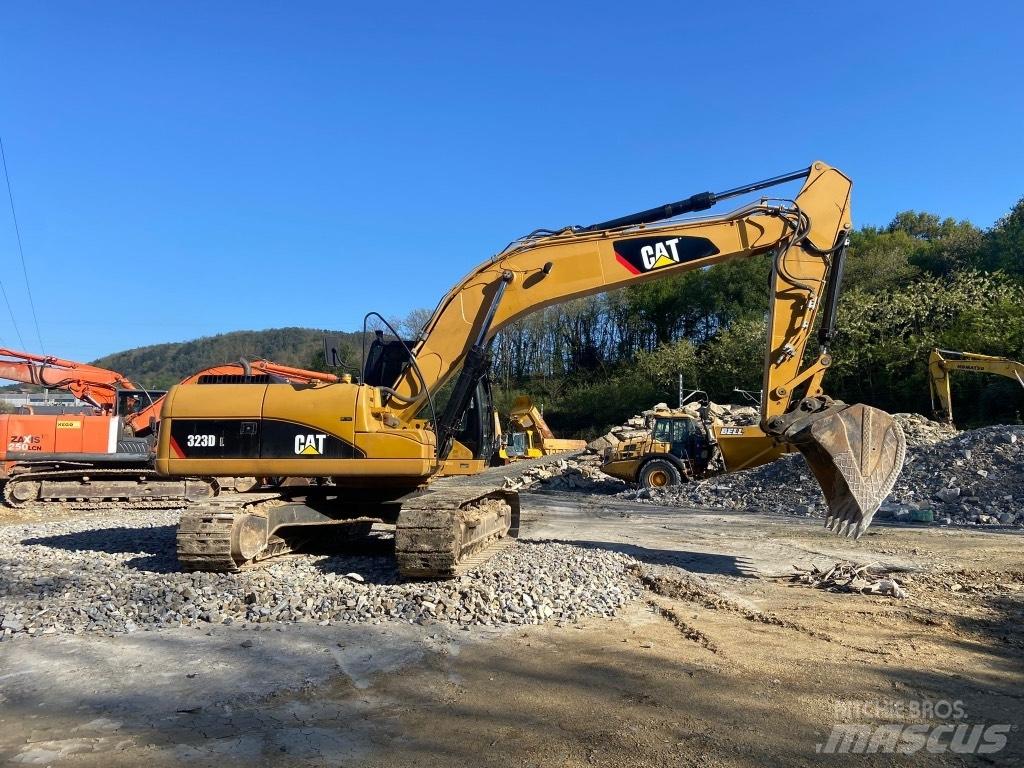 CAT 323 D Pelle sur chenilles