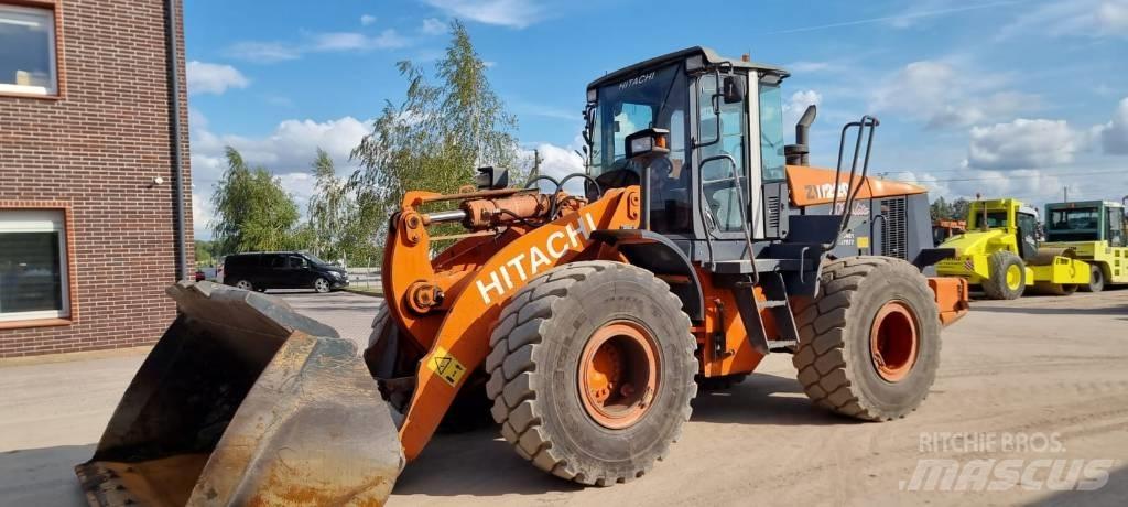 Hitachi ZW 220 Chargeuse sur pneus