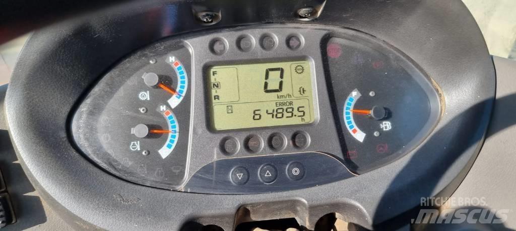 Hitachi ZW 220 Chargeuse sur pneus