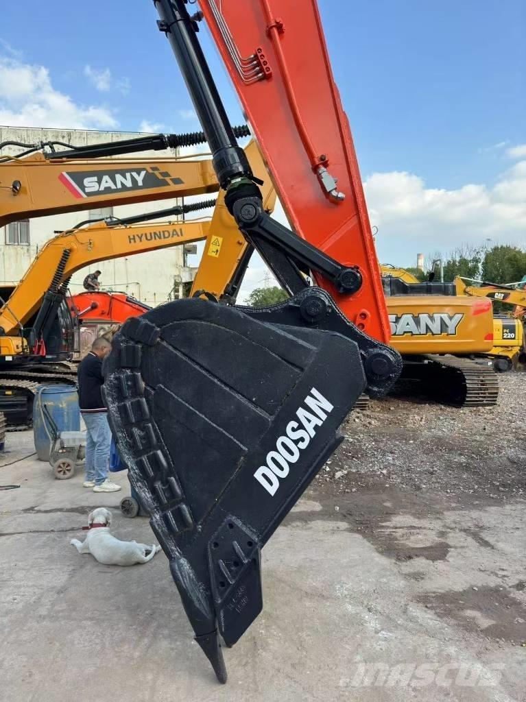Doosan DX300LC Pelle sur chenilles