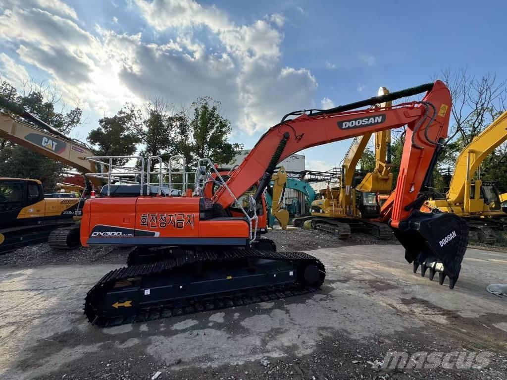 Doosan DX300LC Pelle sur chenilles
