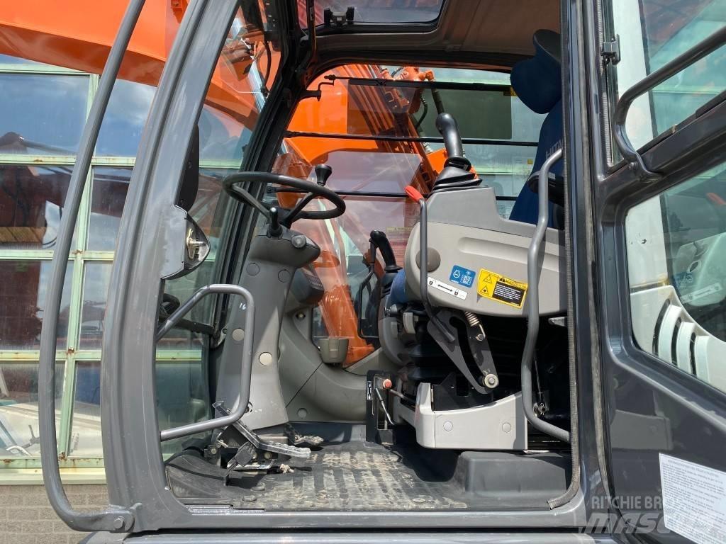 Hitachi Zaxis 140W-3 Pelle sur pneus