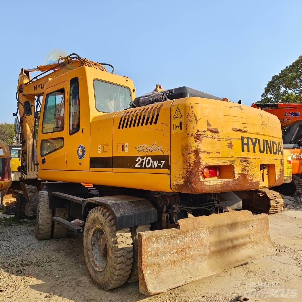Hyundai R210W-7 Pelle sur pneus