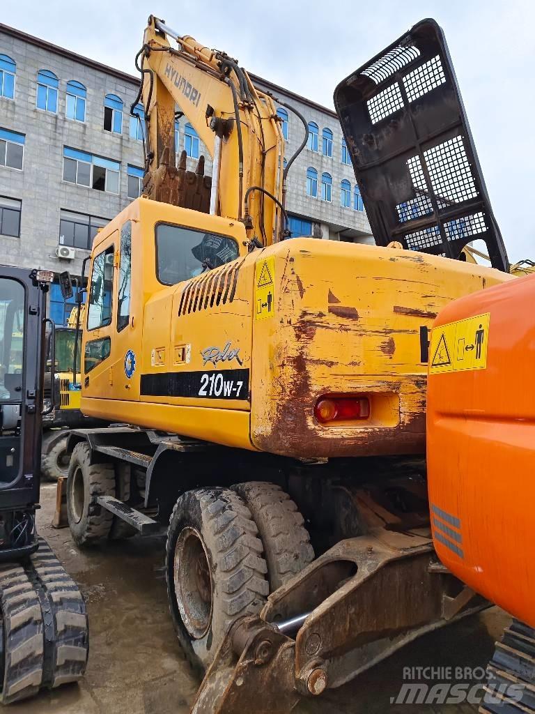 Hyundai R210W-7 Pelle sur pneus