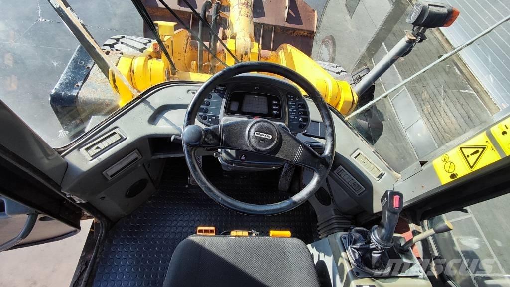 Komatsu WA 270-3 Chargeuse sur pneus