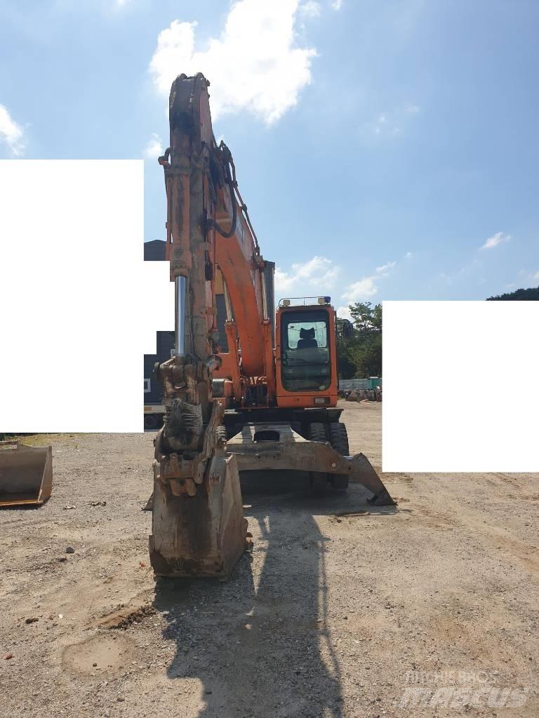 Doosan DX210WA Pelle sur pneus