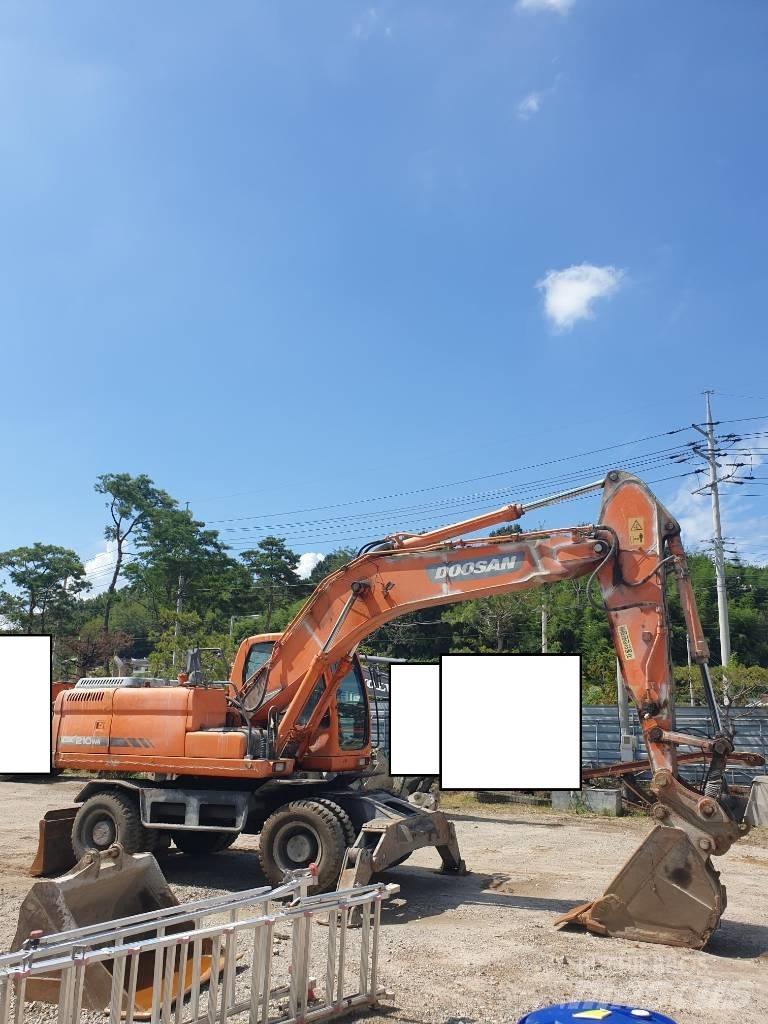 Doosan DX210WA Pelle sur pneus