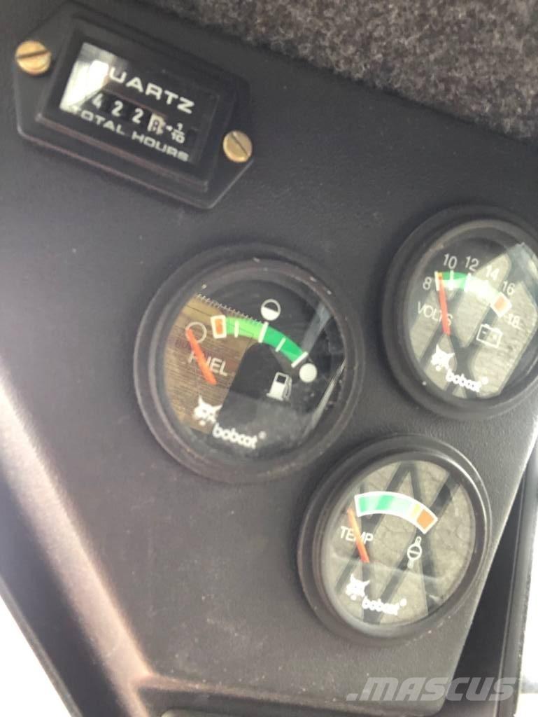 Bobcat 751 (753) Chargeuse compacte