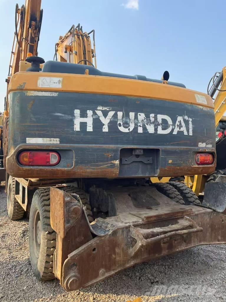 Hyundai 210W-9 Pelle sur pneus