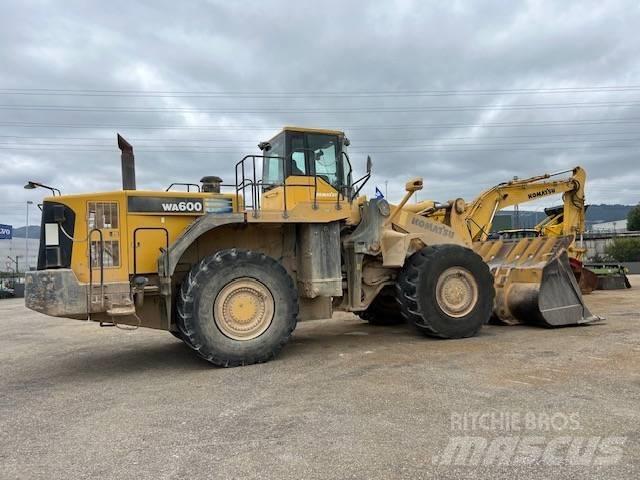 Komatsu WA 600-6 Chargeuse sur pneus