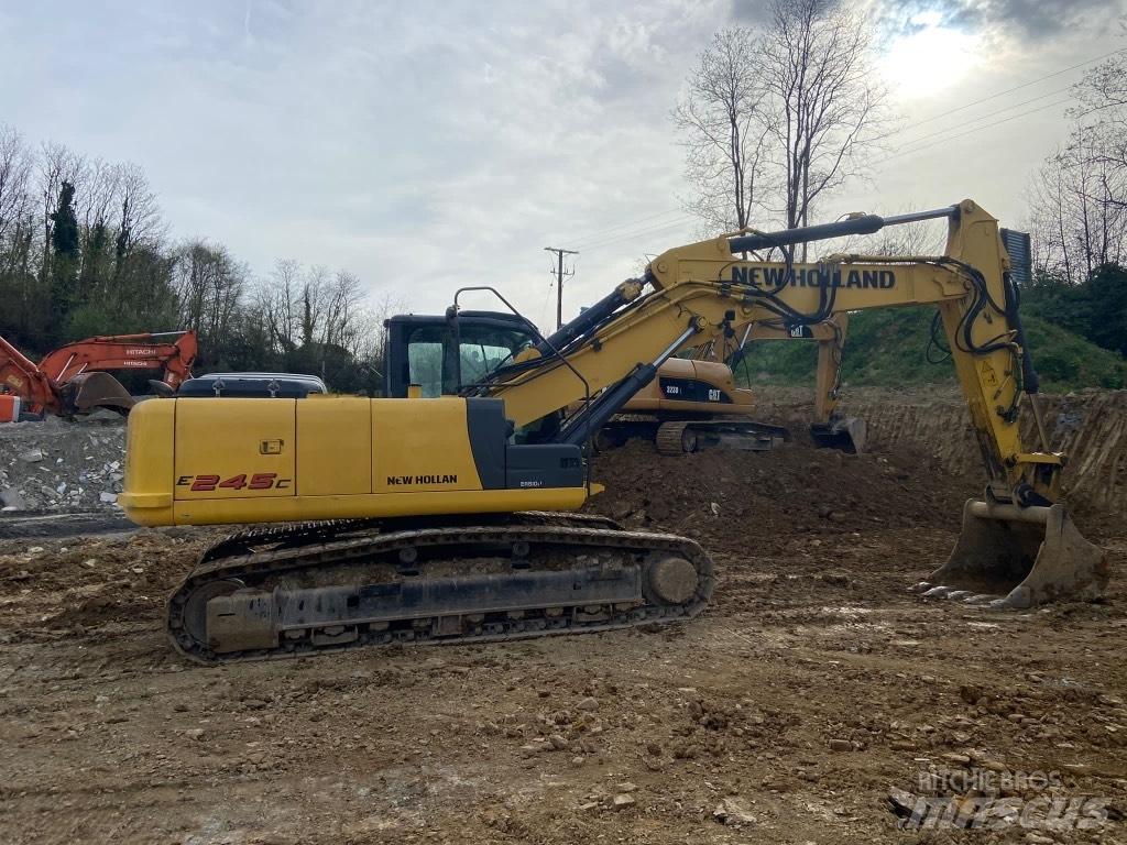 New Holland E245 Pelle sur chenilles
