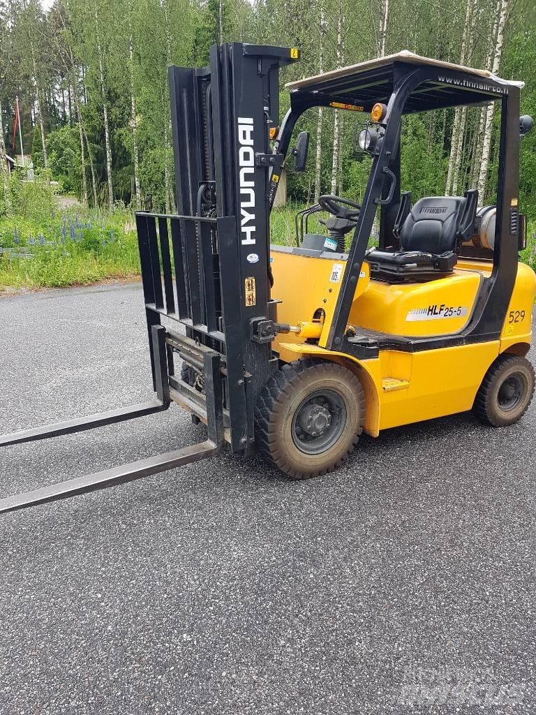 Hyundai HLF 25-5 Chariots GPL