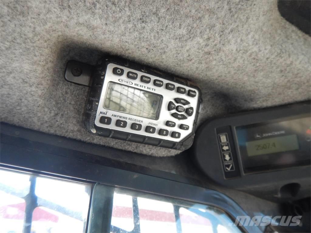 John Deere 323E Chargeuse compacte