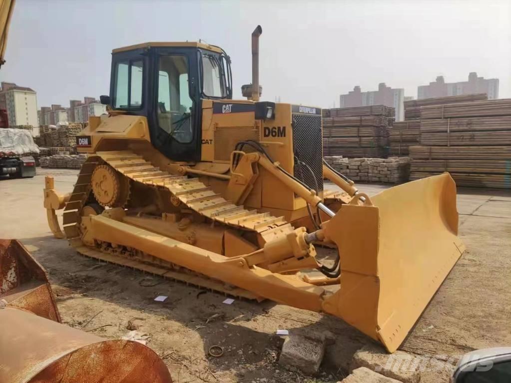 CAT D 6 M Bouteurs sur chenilles