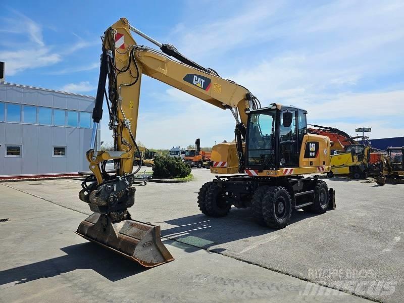 CAT M 318 F Pelle sur pneus