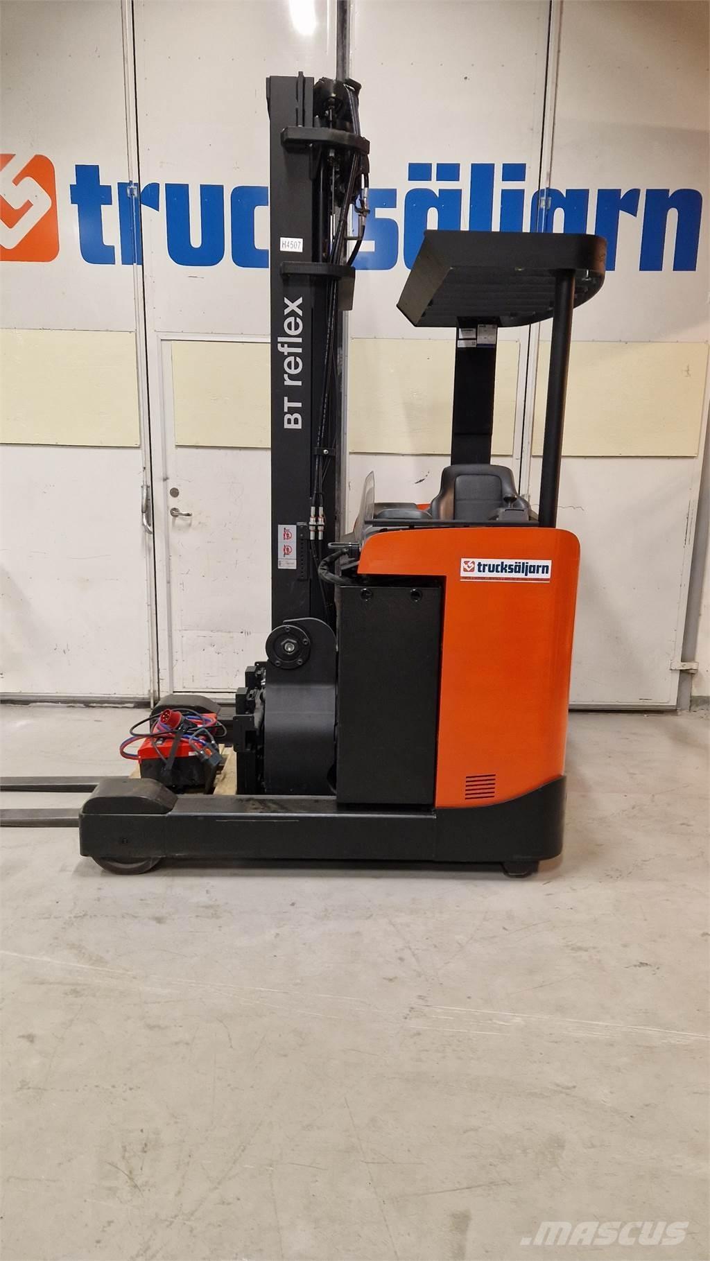BT RRE160B Chariot à mât rétractable