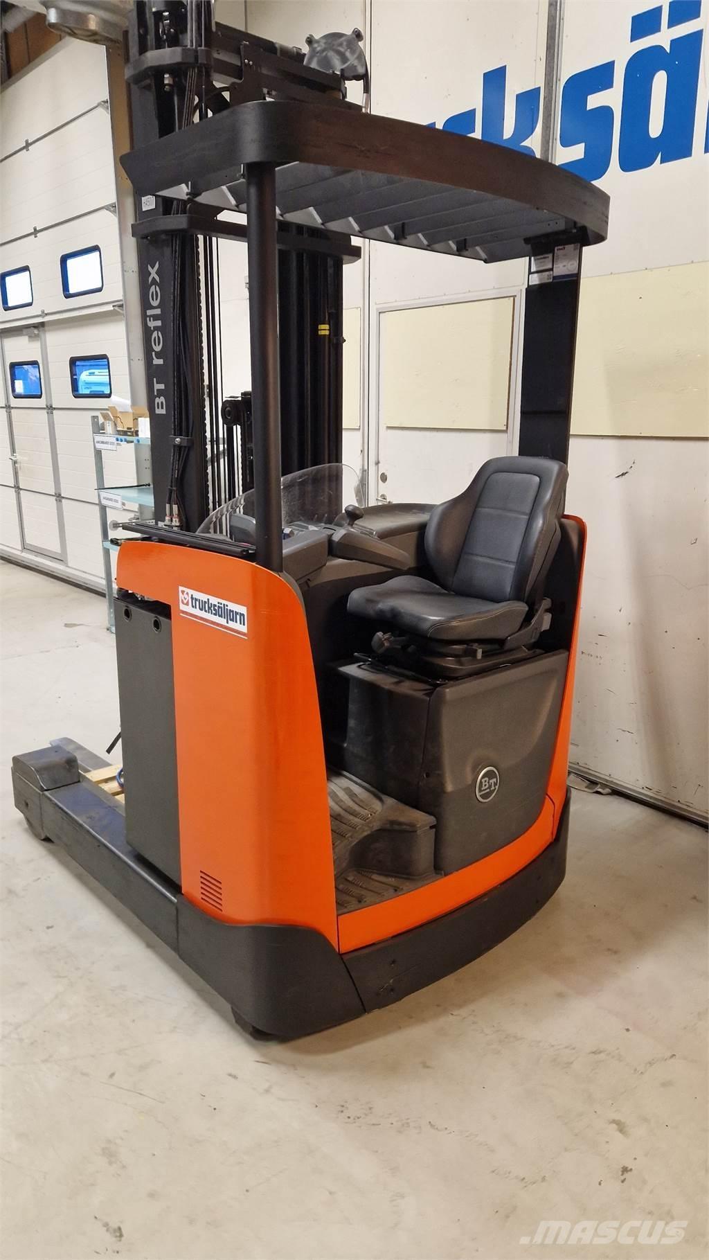 BT RRE160B Chariot à mât rétractable