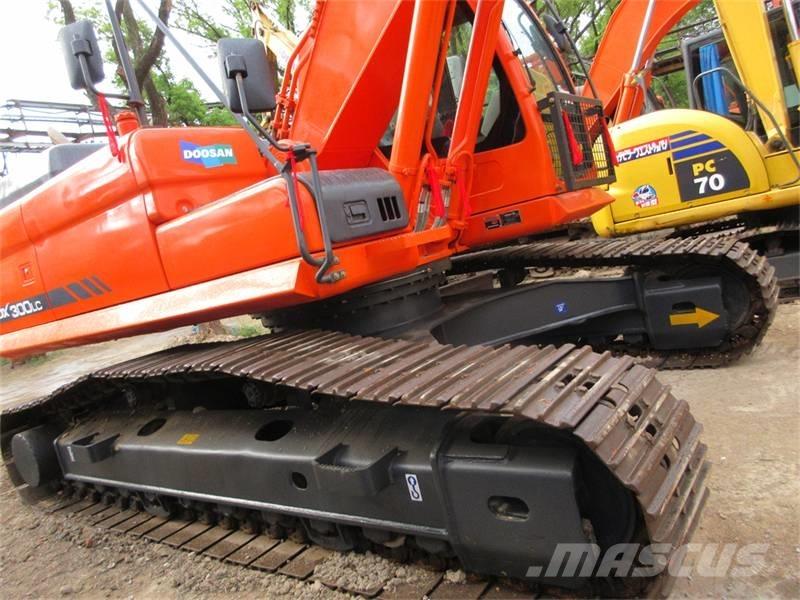 Doosan DX 300 Pelle sur chenilles