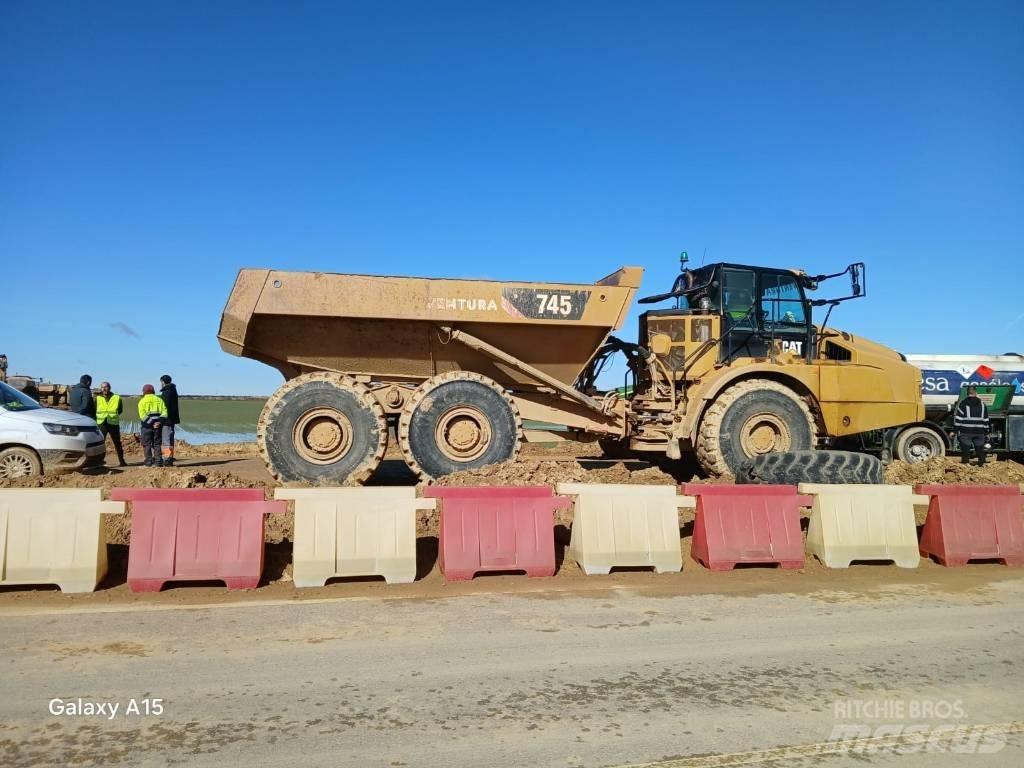 CAT 745 Tombereau articulé
