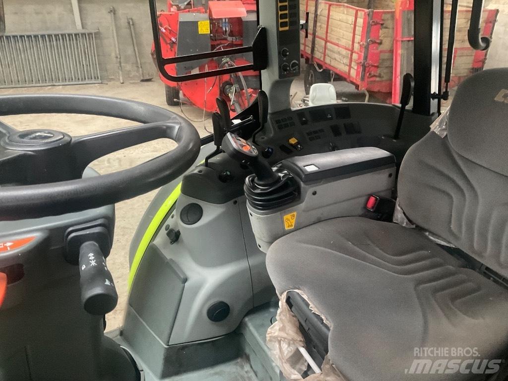 CLAAS Arion 440 CIS Tracteur