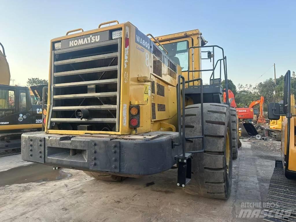 Komatsu WA 600 Chargeuse sur pneus