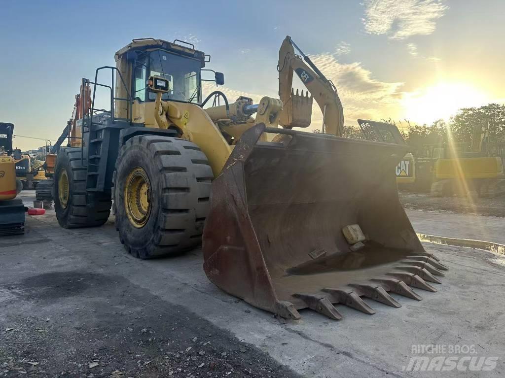 Komatsu WA 600 Chargeuse sur pneus