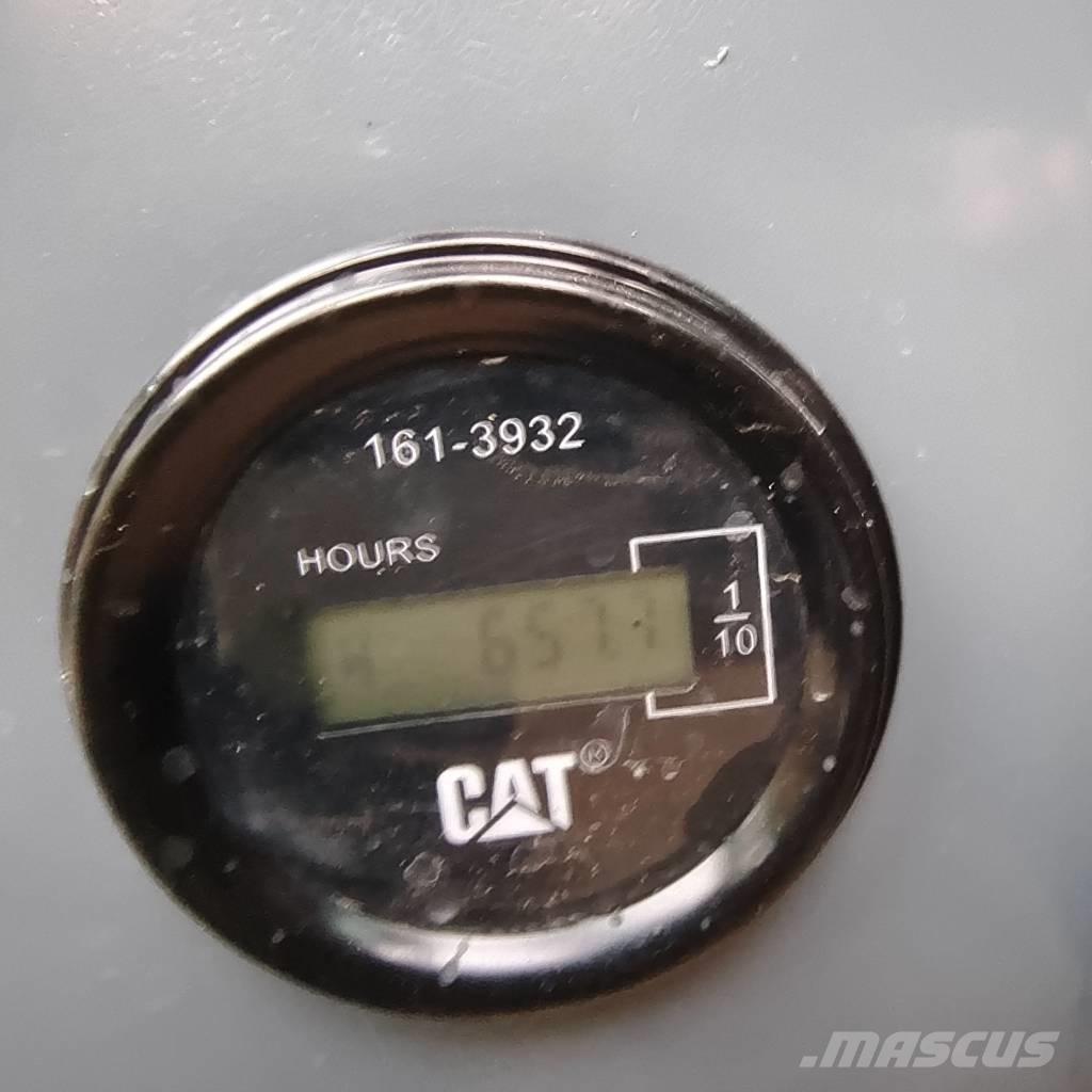 CAT 320 D2L Pelle sur chenilles