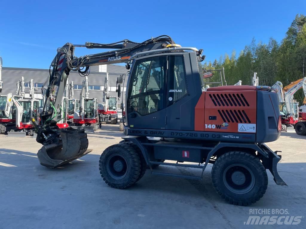 Atlas 140 W Pelle sur pneus
