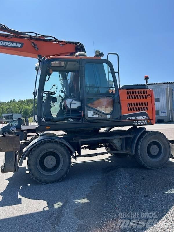 Doosan DX 160 w-5 Pelle sur pneus