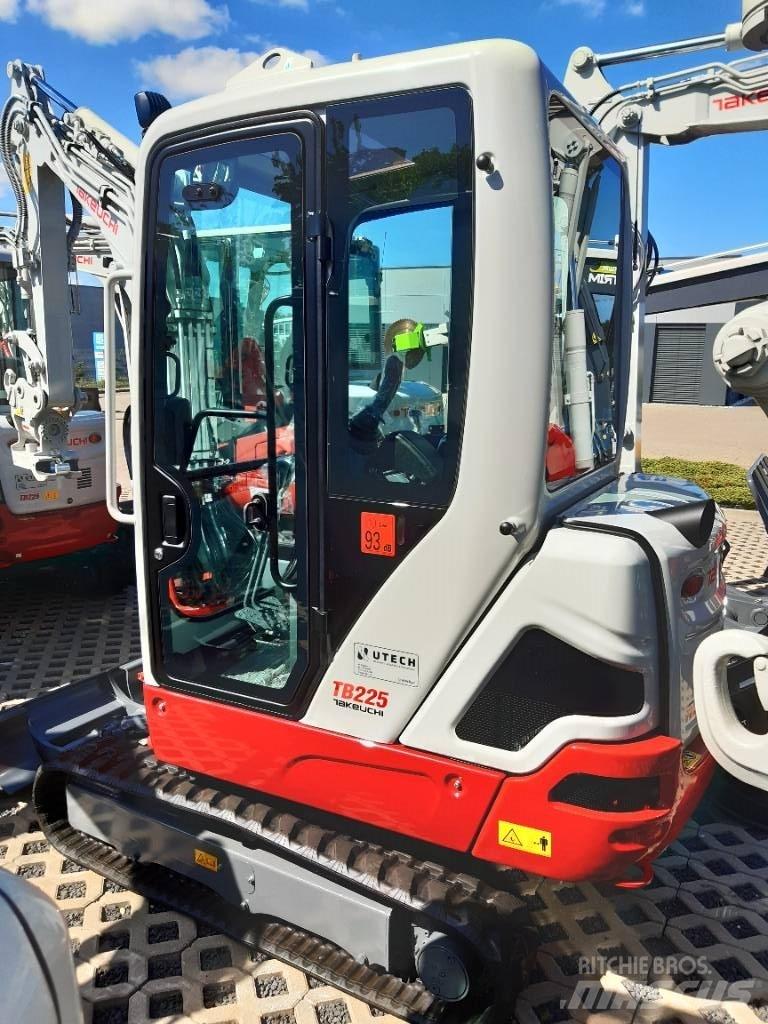 Takeuchi TB225 V3 Mini pelle < 7t