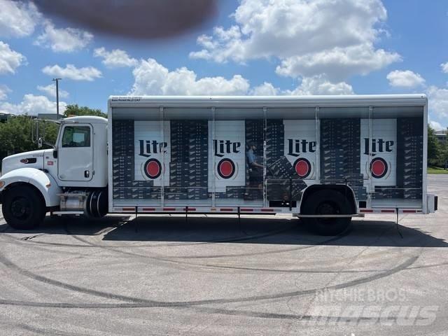 Peterbilt 337 Camion de livraison de boisson