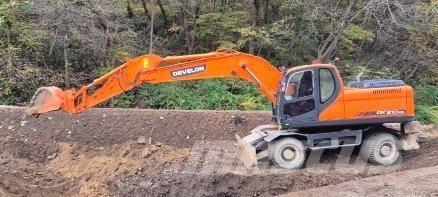 Doosan DX210WA Pelle sur pneus