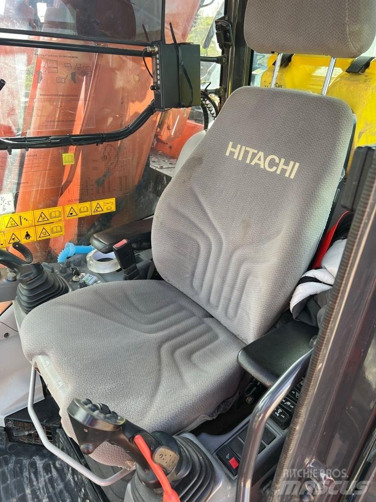 Hitachi ZX 135 US-6 Pelle sur chenilles
