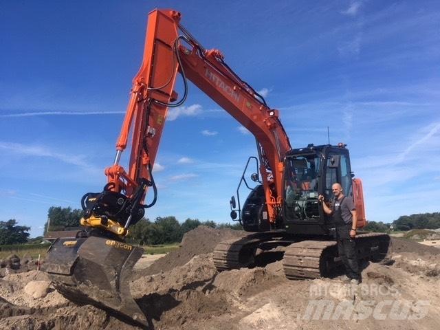 Hitachi ZX 135 US-6 Pelle sur chenilles