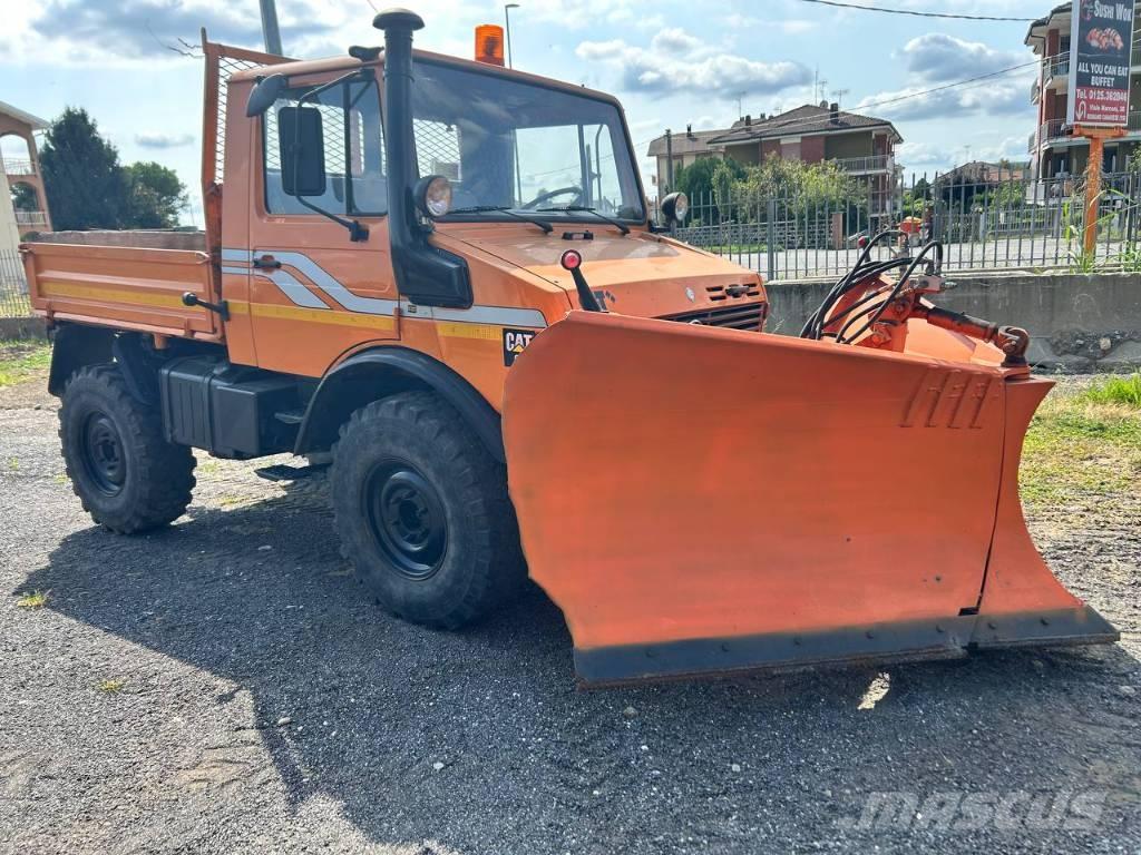 Mercedes-Benz unimog Camion Fourgon