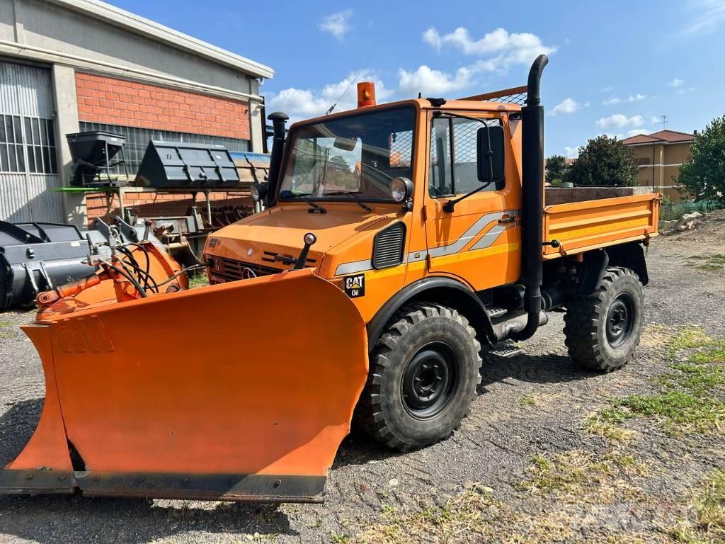 Mercedes-Benz unimog Camion Fourgon