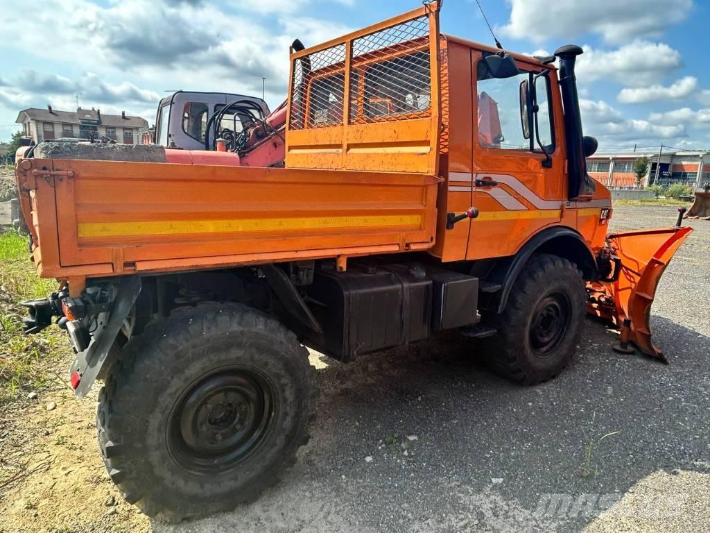 Mercedes-Benz unimog Camion Fourgon